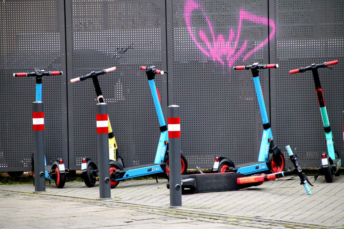 Fahrrad, E-Bike, E-Scooter Coverbild "Fahrrad ,E-Bike, E-Scooter"
